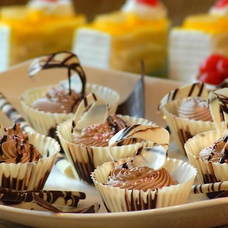 Fortune Jp Palace, Mysore - Member Itc Hotels' Group Bagian luar foto Chocolate desserts