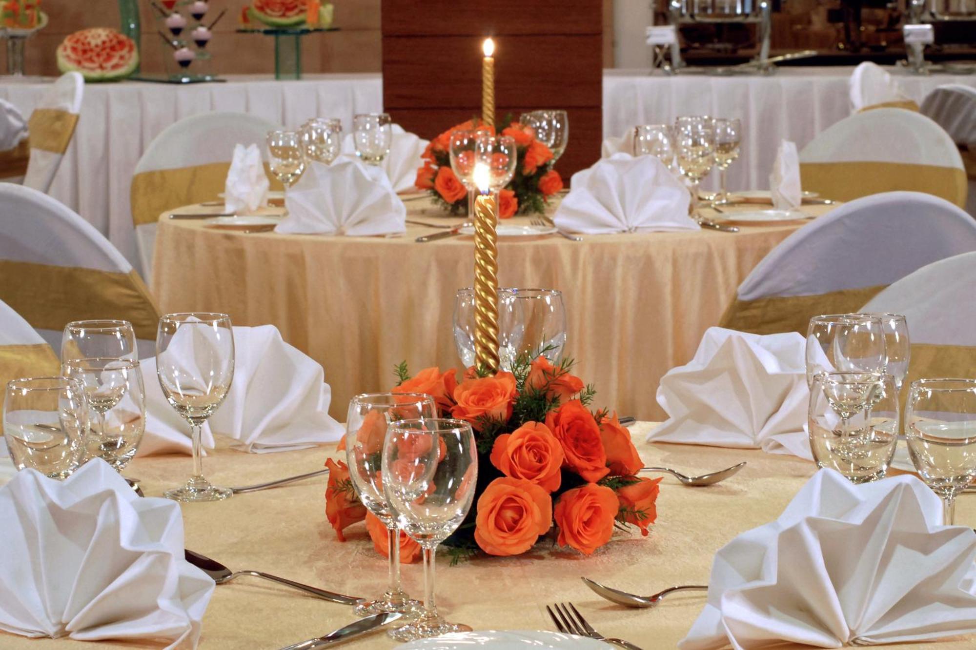 Fortune Jp Palace, Mysore - Member Itc Hotels' Group Bagian luar foto A table set for a formal dinner
